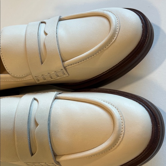 Madewell - 9.5, Beige, Cream Loafers with Brown Soles - Picture 7 of 8